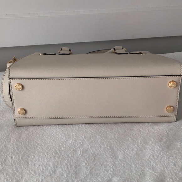 Michael kors purse - Picture 5 of 8